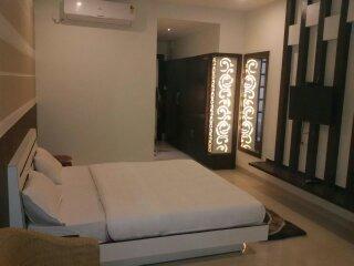 Meghdoot Hotel & Resort Ujjain Værelse billede