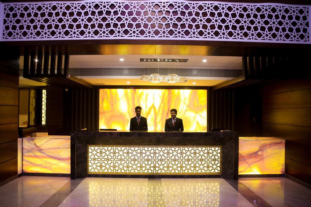 Meghdoot Hotel & Resort Ujjain Eksteriør billede