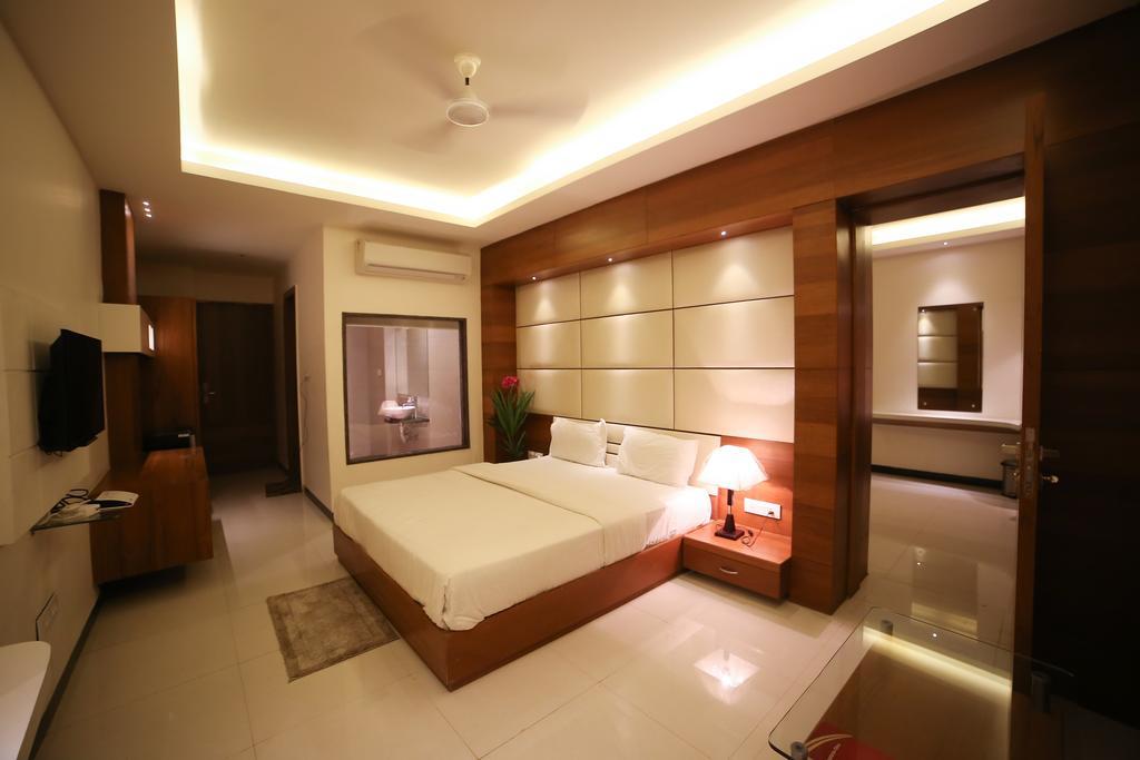Meghdoot Hotel & Resort Ujjain Eksteriør billede
