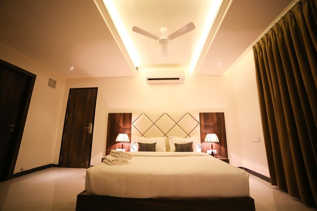 Meghdoot Hotel & Resort Ujjain Eksteriør billede