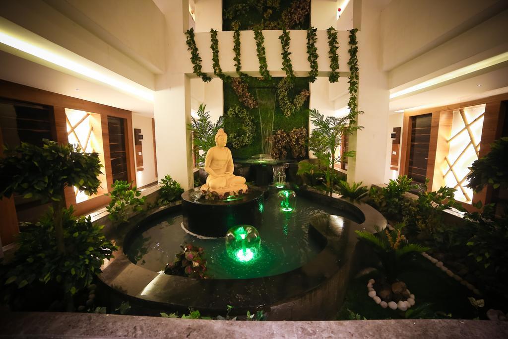 Meghdoot Hotel & Resort Ujjain Eksteriør billede